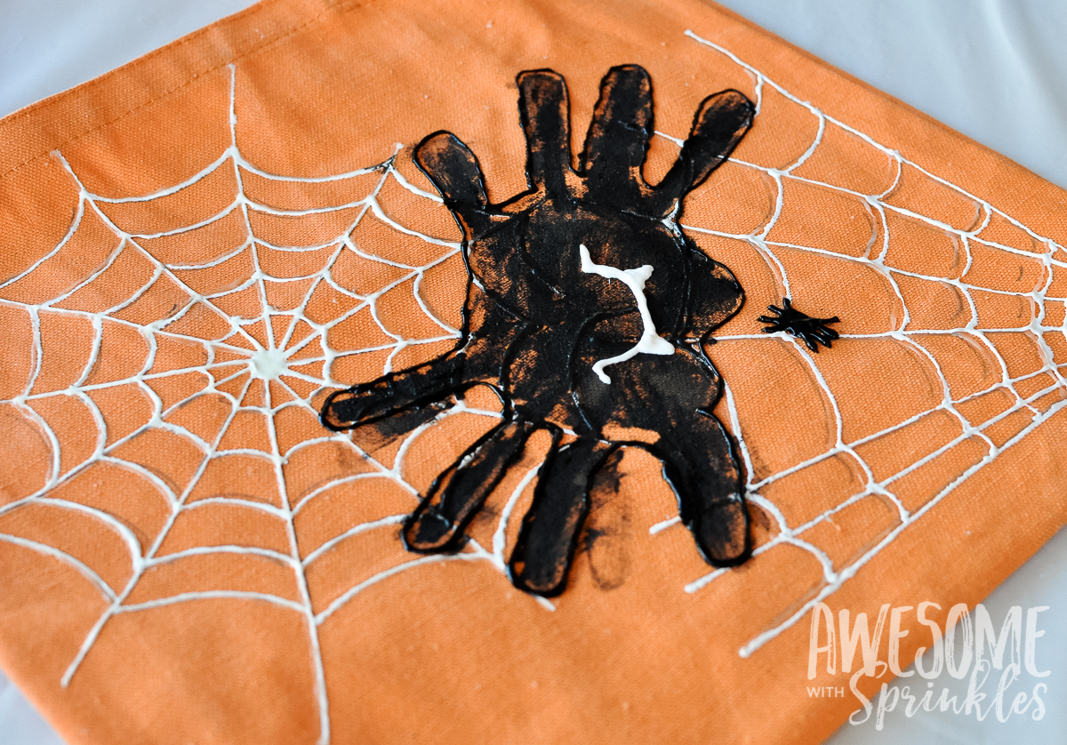 Kids Craft: Handprint Spider Trick-or-Treat Bags