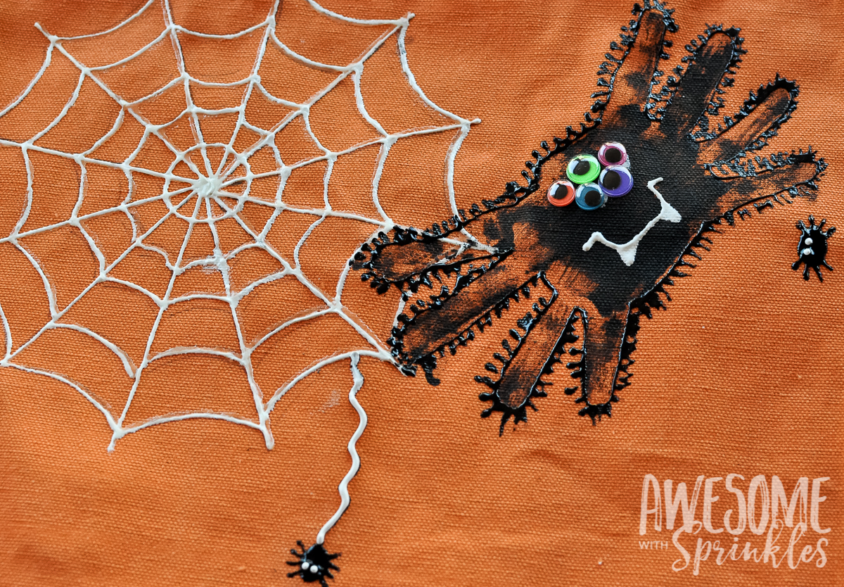 Kids Craft: Handprint Spider Trick-or-Treat Bags