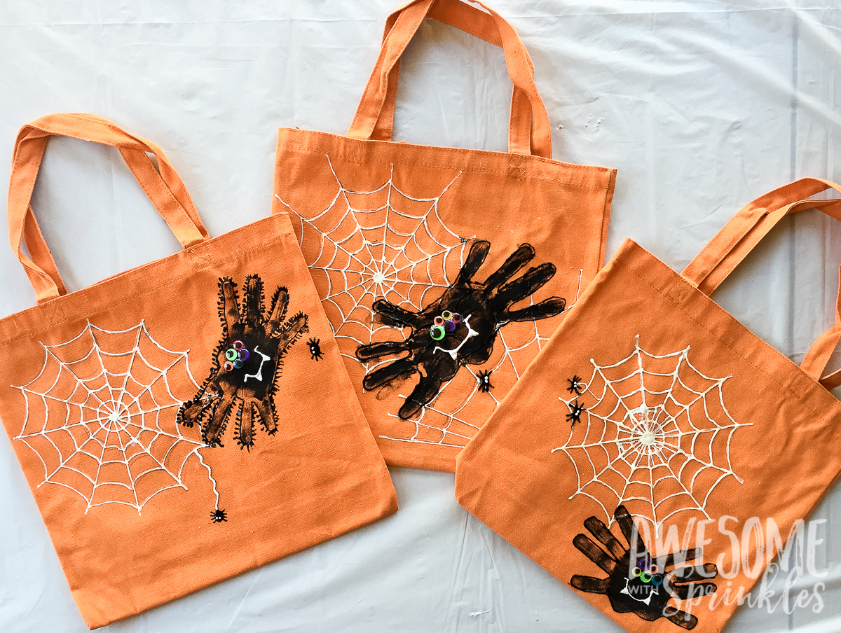 Kids Craft: Handprint Spider Trick-or-Treat Bags