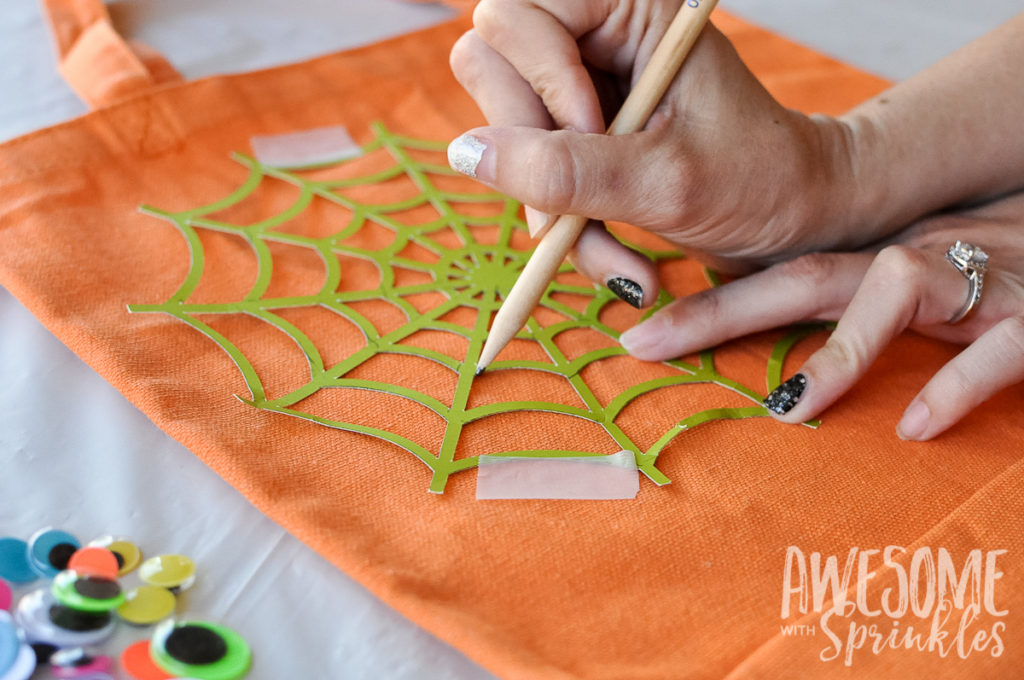 Kids Craft: Handprint Spider Trick-or-Treat Bags