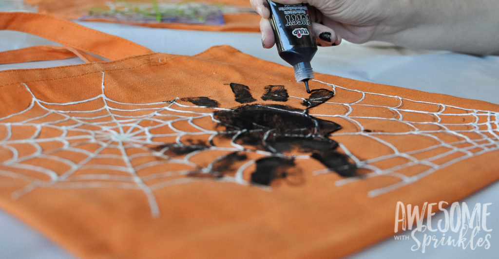 Kids Craft: Handprint Spider Trick-or-Treat Bags
