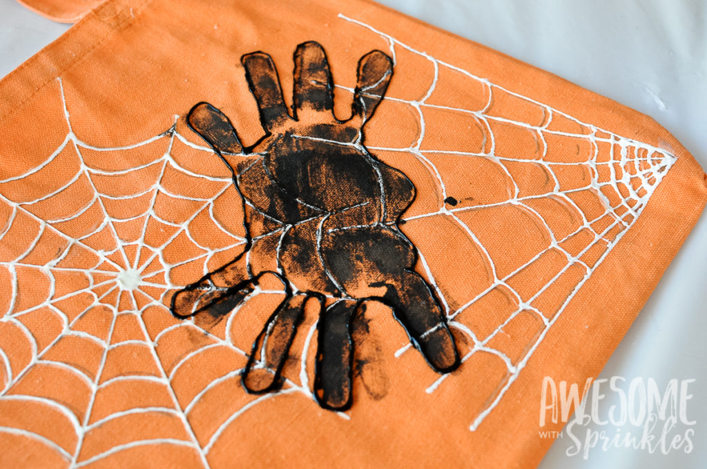 Kids Craft: Handprint Spider Trick-or-Treat Bags