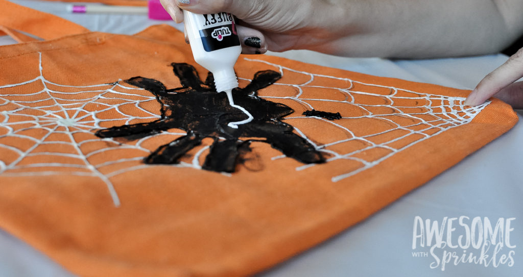 Kids Craft: Handprint Spider Trick-or-Treat Bags