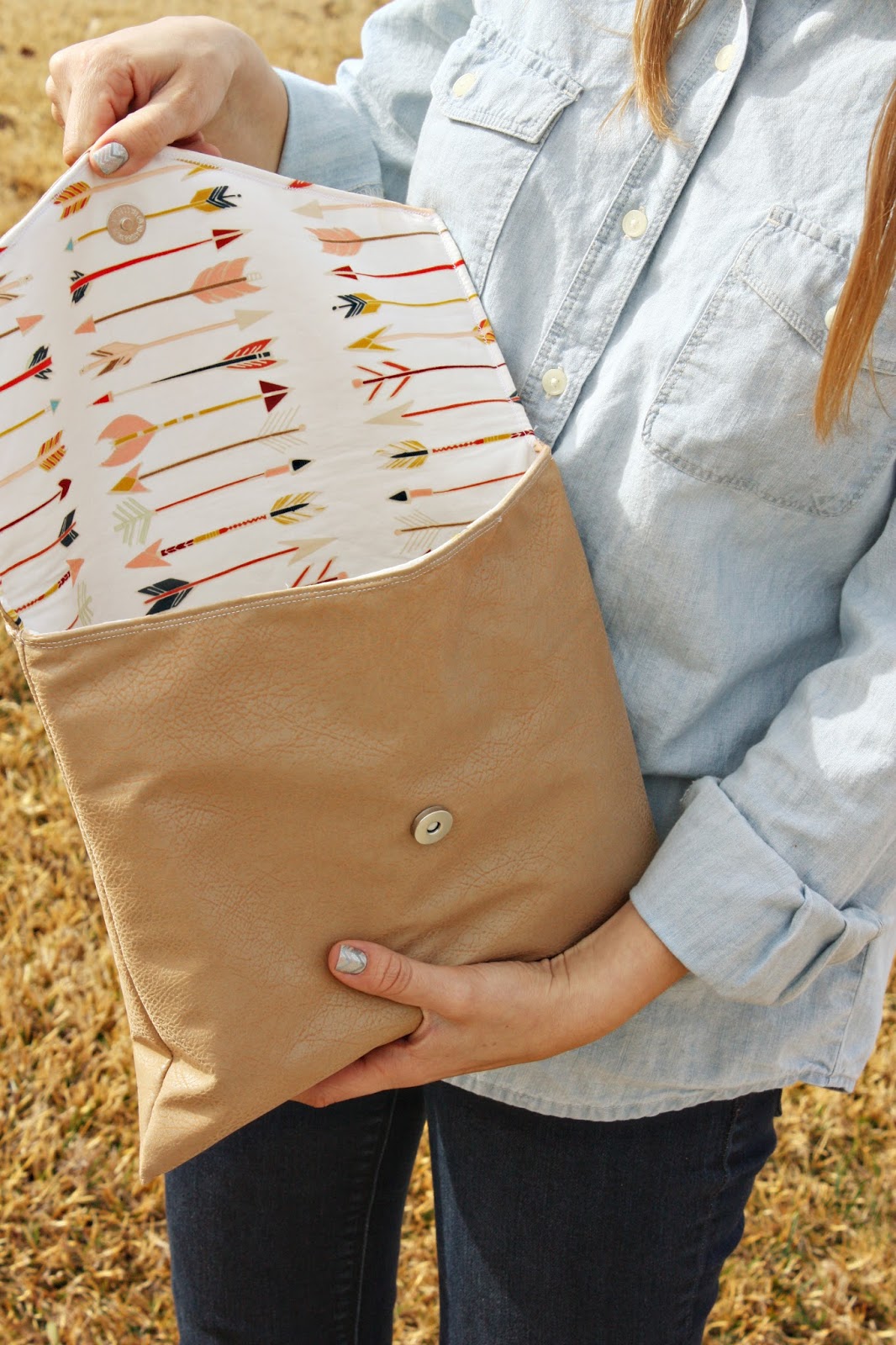 Chic Envelope Clutch from DIY Galentine's Day Gift Ideas Round Up || Awesome with Sprinkles