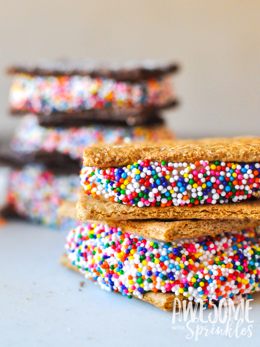 easyfreezyfrostingcookiesandwiches10 Awesome with Sprinkles