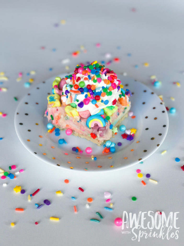 No-Bake Rainbow Marshmallow Pudding Pie (with Lucky Charms) // by Awesome with Sprinkles 