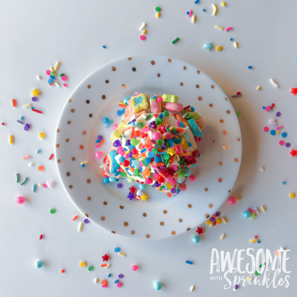 No-Bake Rainbow Marshmallow Pudding Pie (with Lucky Charms) // by Awesome with Sprinkles 