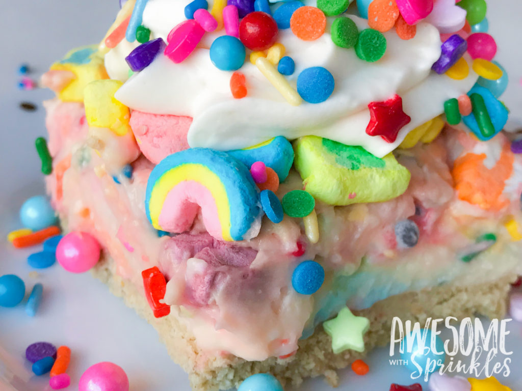 No-Bake Rainbow Marshmallow Pudding Pie (with Lucky Charms) // by Awesome with Sprinkles 