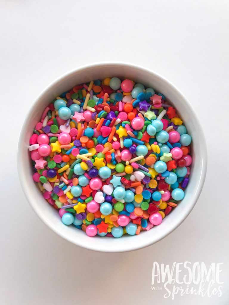 No-Bake Rainbow Marshmallow Pudding Pie (with Lucky Charms) // by Awesome with Sprinkles 