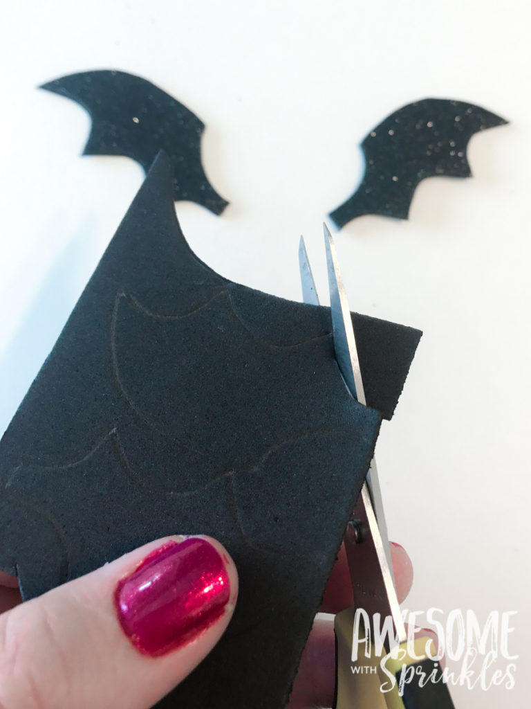 How to make pom-pom bats for Halloween | Awesome with Sprinkles