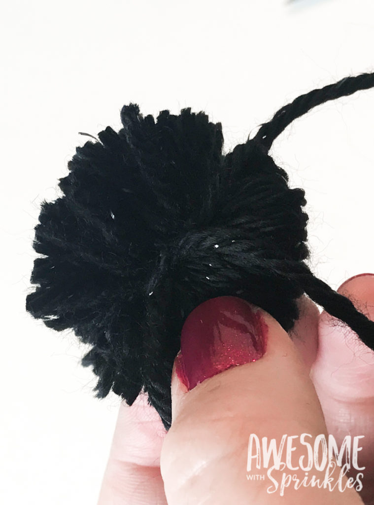 How to make a bat pom-pom for Halloween | Awesome with Sprinkles
